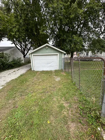 $179,900 | 913 69th Street, Kenosha, WI 53143