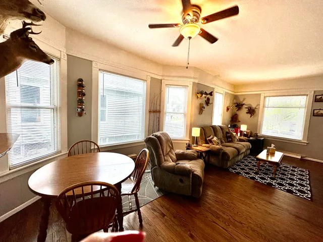 $179,900 | 913 69th Street, Kenosha, WI 53143