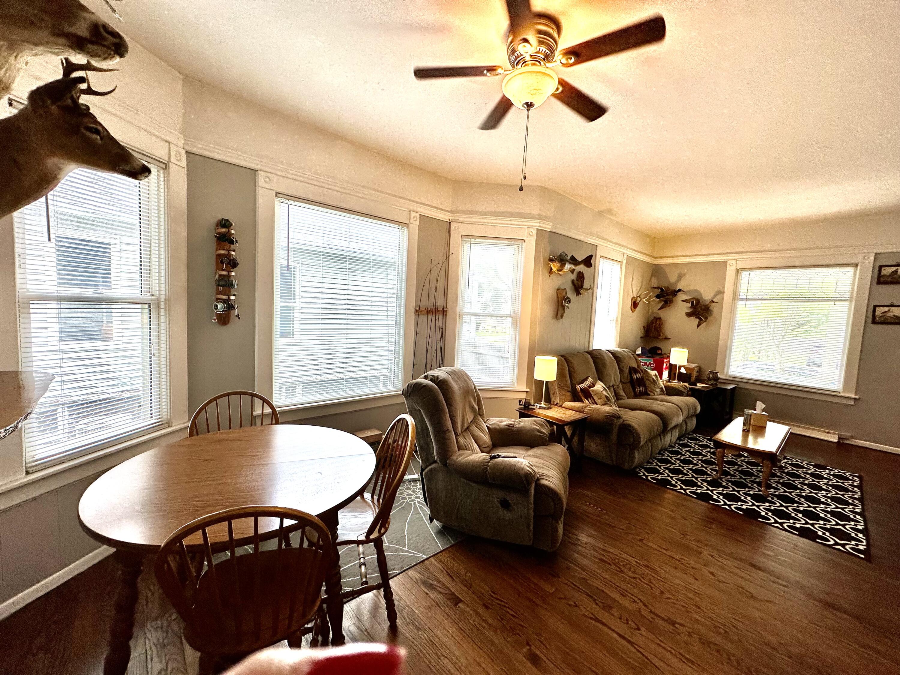 913 69th Street Kenosha, WI 53143 - Photo 5 of 23 Dining/Family Room