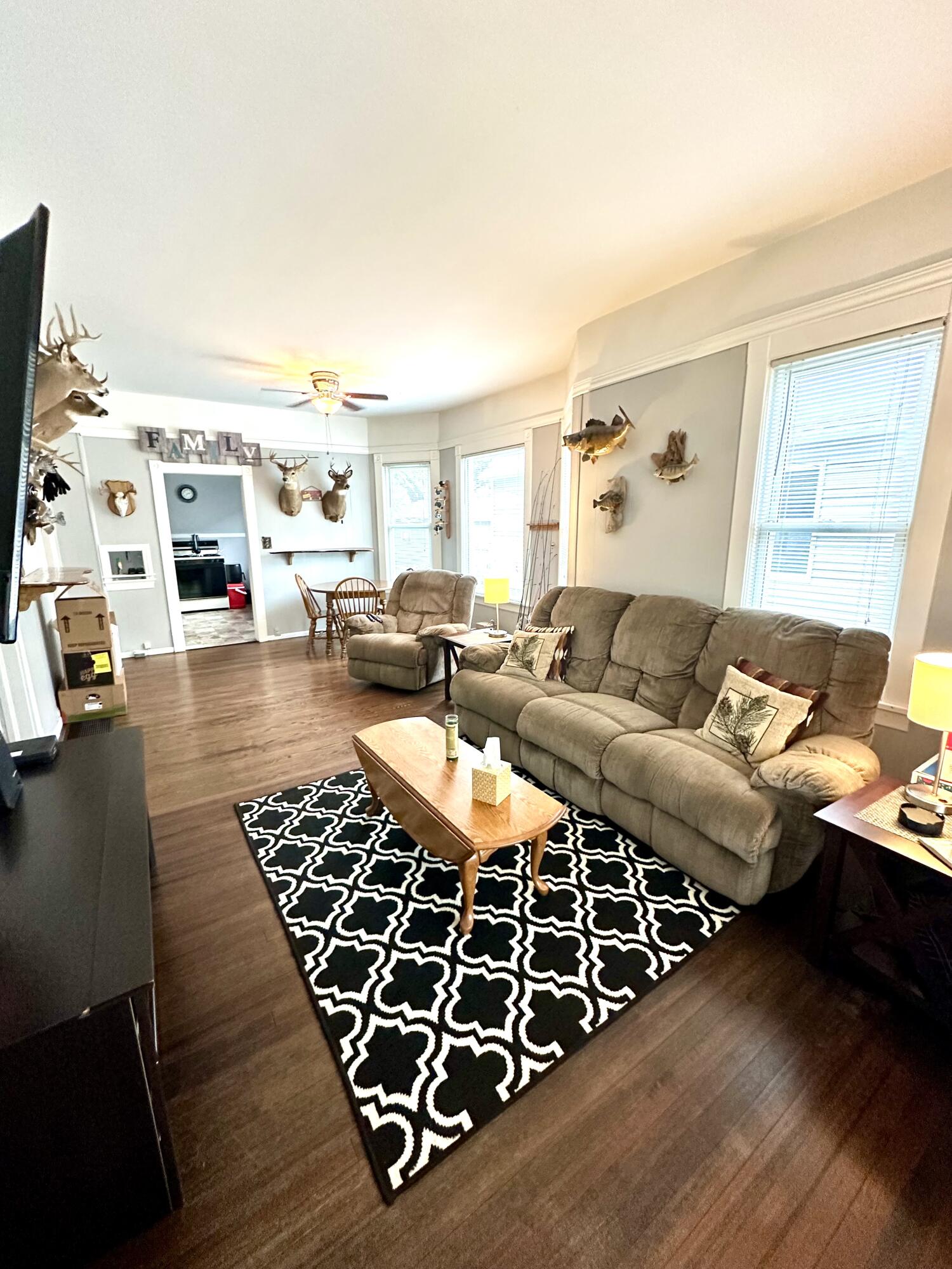 913 69th Street Kenosha, WI 53143 - Photo 6 of 23 Family Room