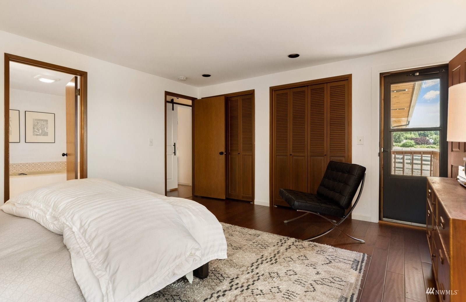 495 East Crescent Harbor Road Oak Harbor, WA 98277 - Photo 21 of 40 a bedroom with a bed and a couch