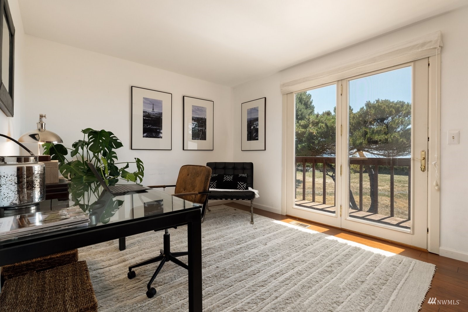 495 East Crescent Harbor Road Oak Harbor, WA 98277 - Photo 25 of 40 a work room with furniture and a potted plant