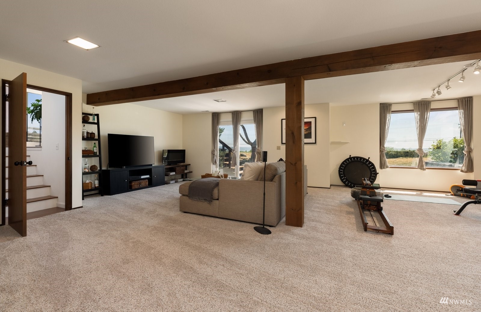 495 East Crescent Harbor Road Oak Harbor, WA 98277 - Photo 28 of 40 a living room with furniture and a flat screen tv