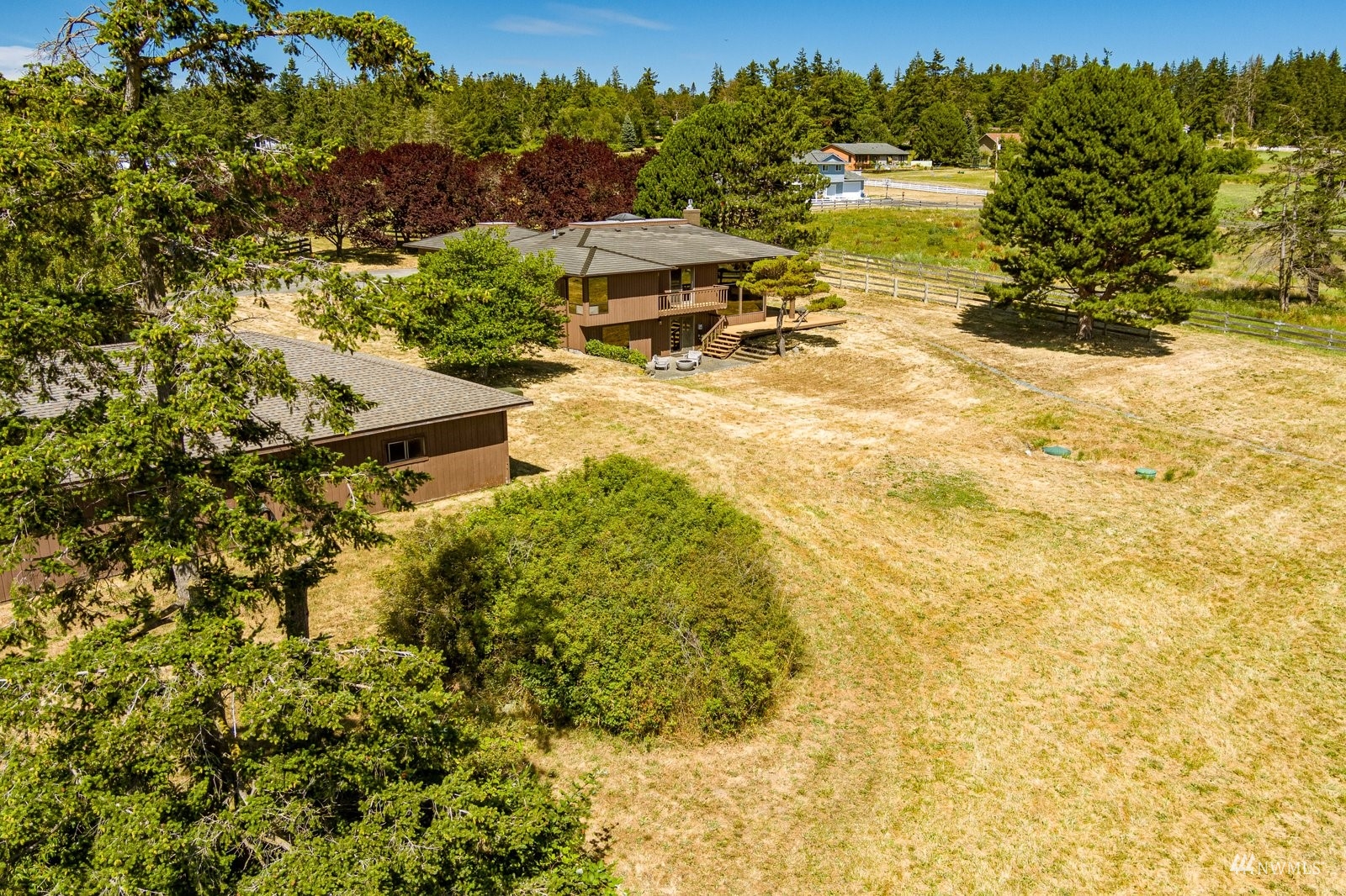 495 East Crescent Harbor Road Oak Harbor, WA 98277 - Photo 4 of 40 a swimming pool with trees in the background