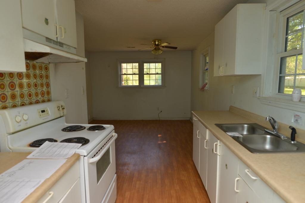 5852 Scott White Road Hollywood, SC 29449 - Photo 11 of 13 Kitchen3