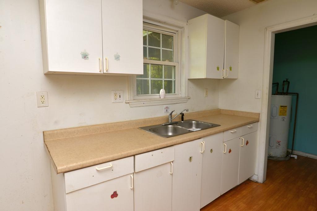 5852 Scott White Road Hollywood, SC 29449 - Photo 9 of 13 Kitchen1