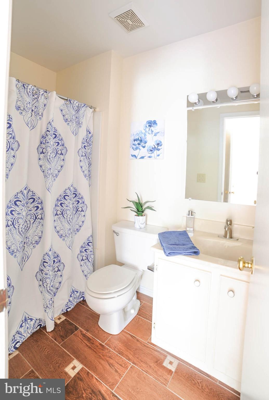 14901 Rydell Road, Unit 304 Centreville, VA 20121 - Photo 15 of 23 Bath (Master)