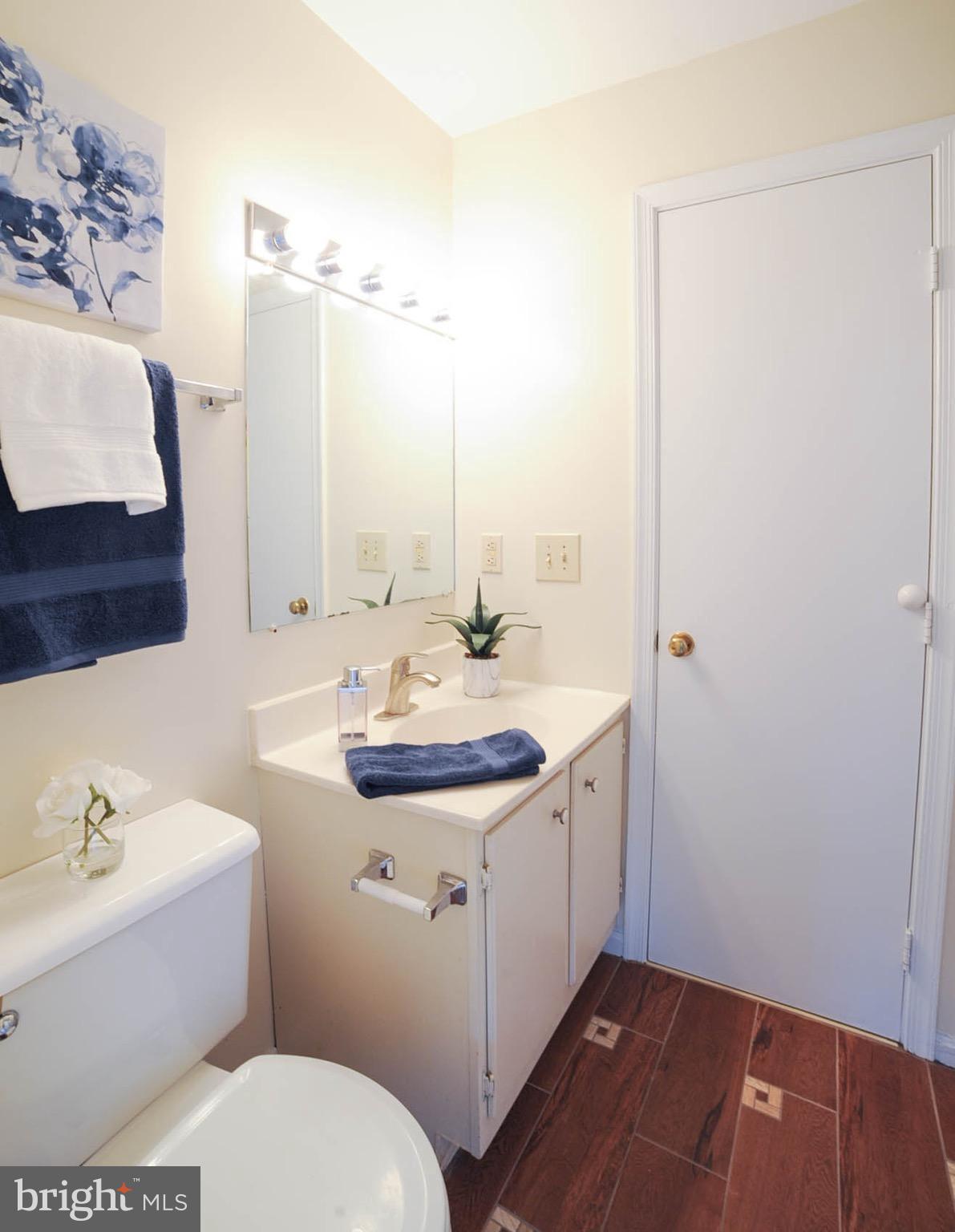 14901 Rydell Road, Unit 304 Centreville, VA 20121 - Photo 20 of 23 Bath