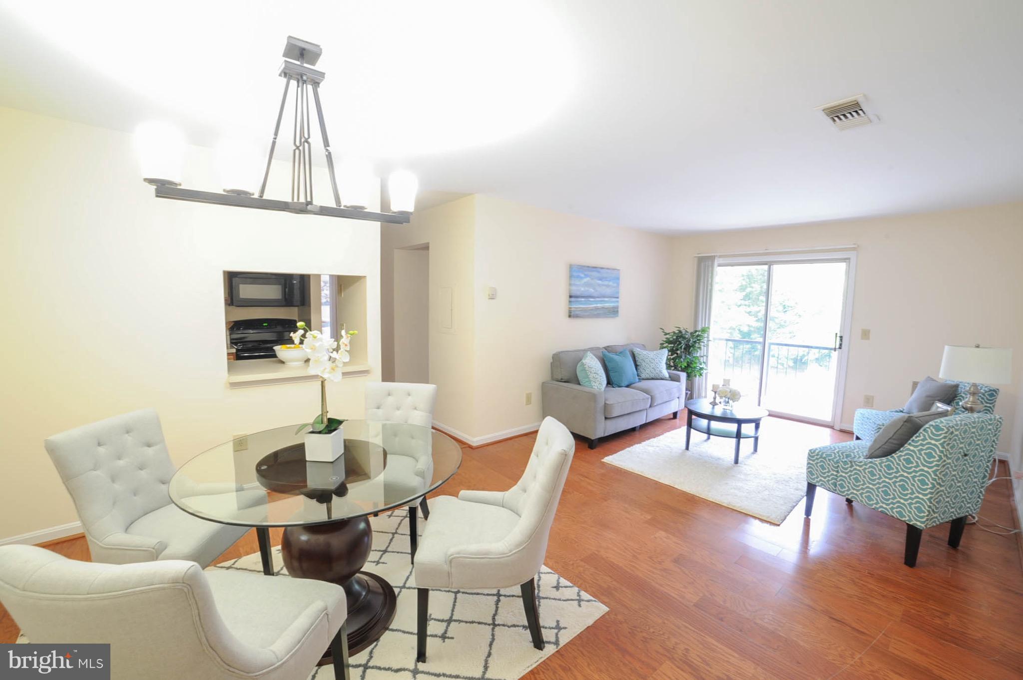 14901 Rydell Road, Unit 304 Centreville, VA 20121 - Photo 5 of 23 Living Room