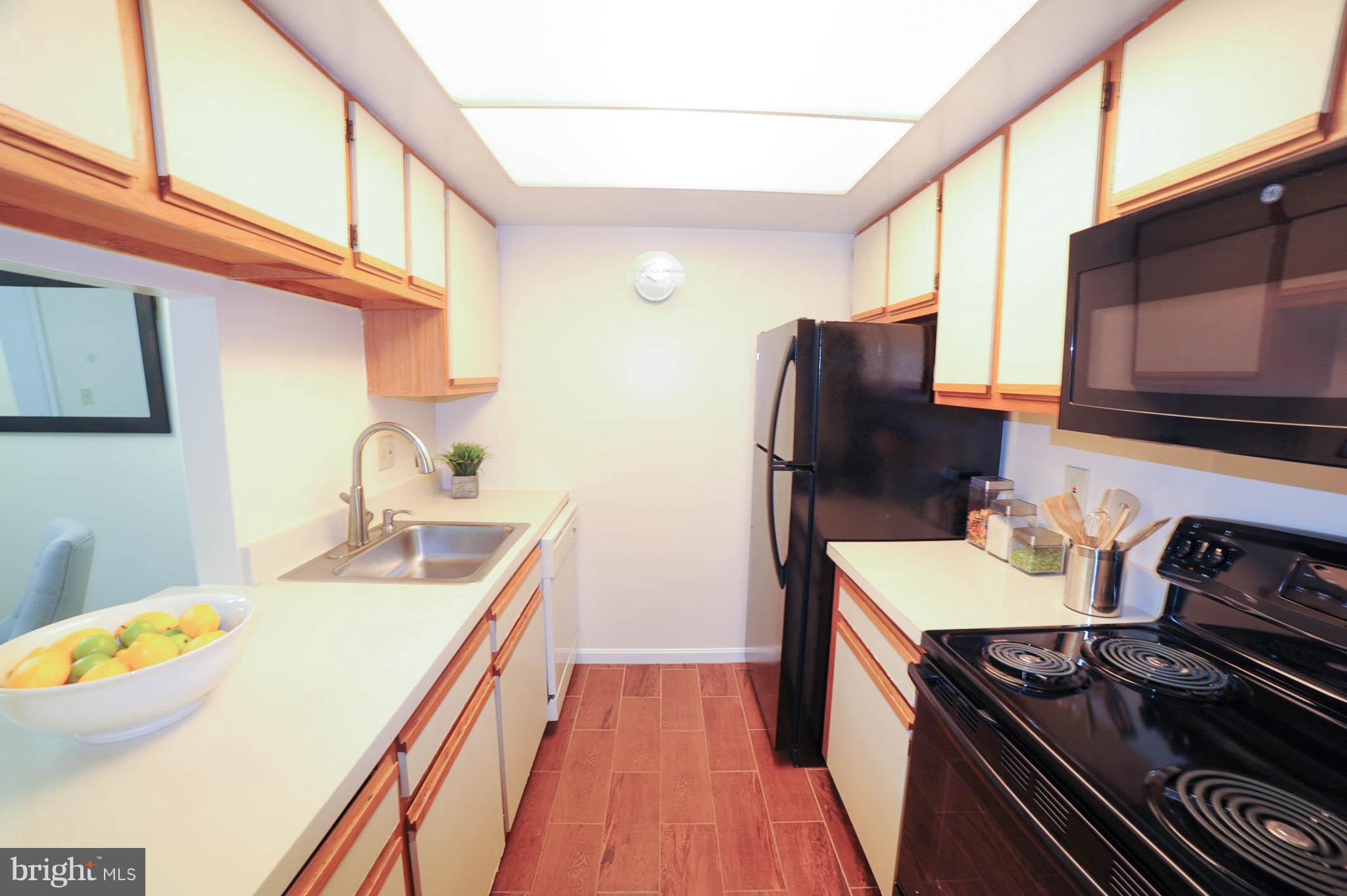 14901 Rydell Road, Unit 304 Centreville, VA 20121 - Photo 6 of 23 Kitchen