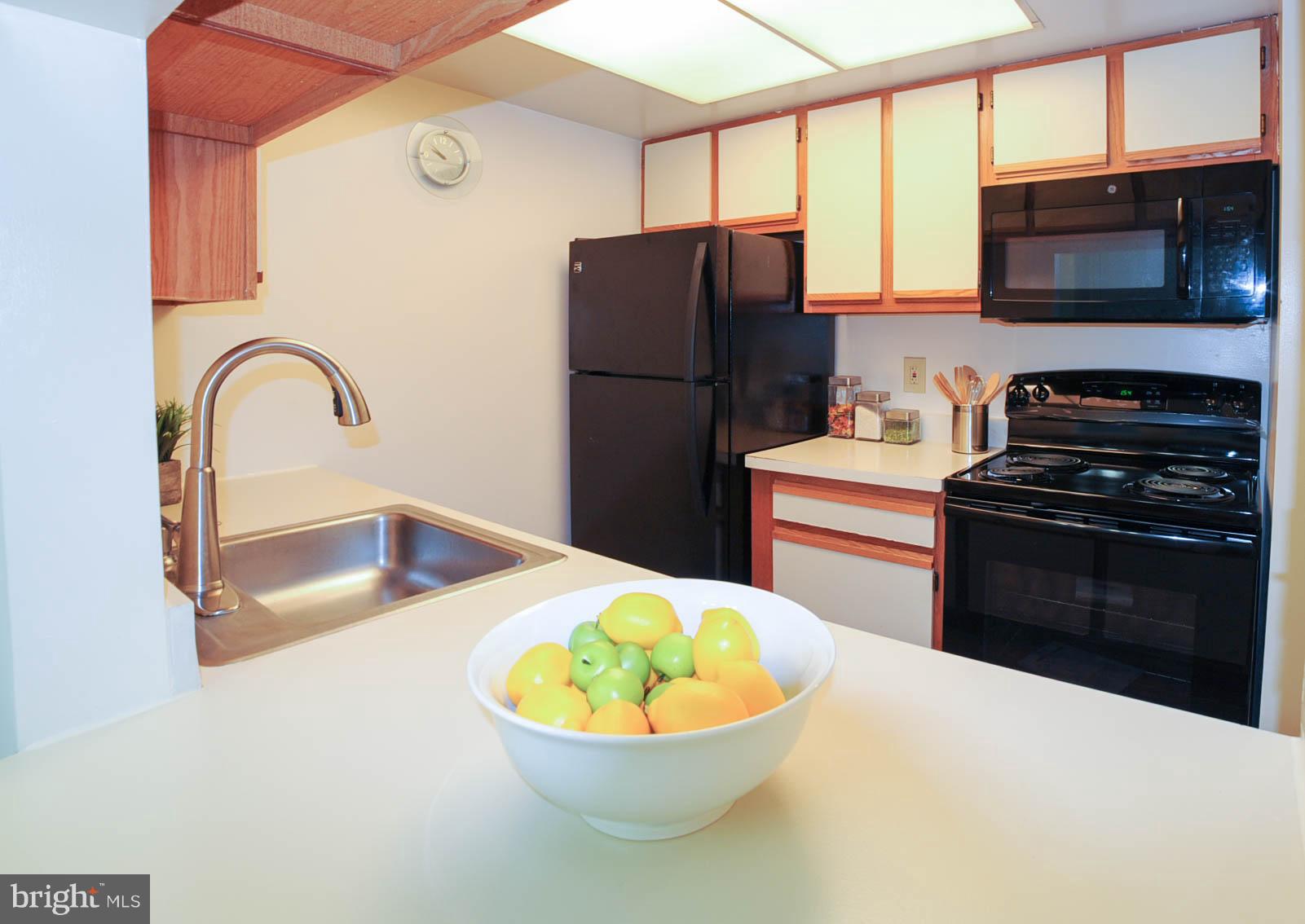 14901 Rydell Road, Unit 304 Centreville, VA 20121 - Photo 7 of 23 Kitchen