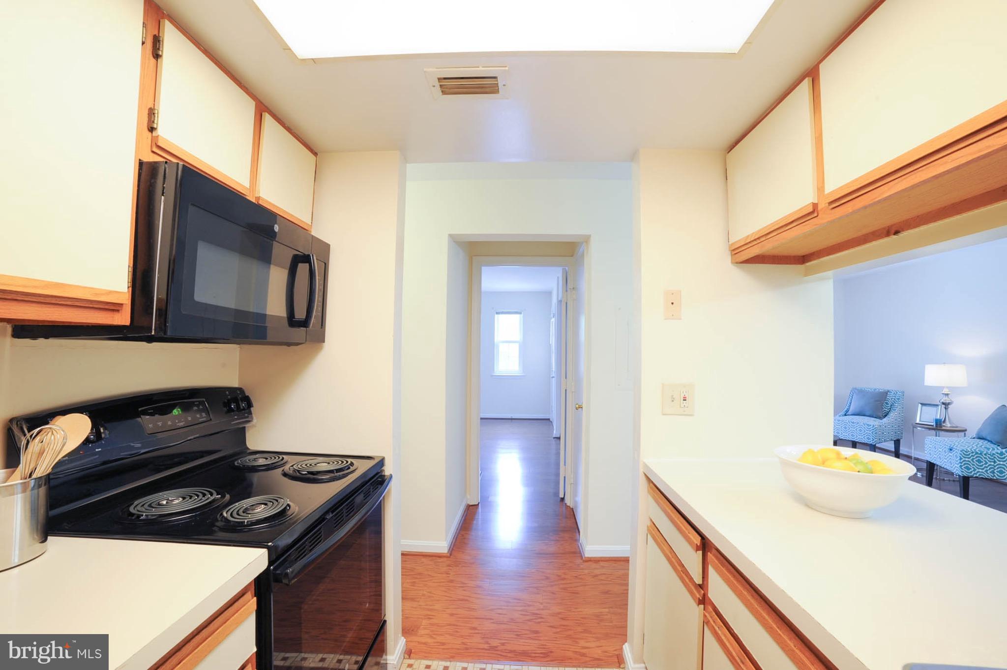 14901 Rydell Road, Unit 304 Centreville, VA 20121 - Photo 8 of 23 Kitchen