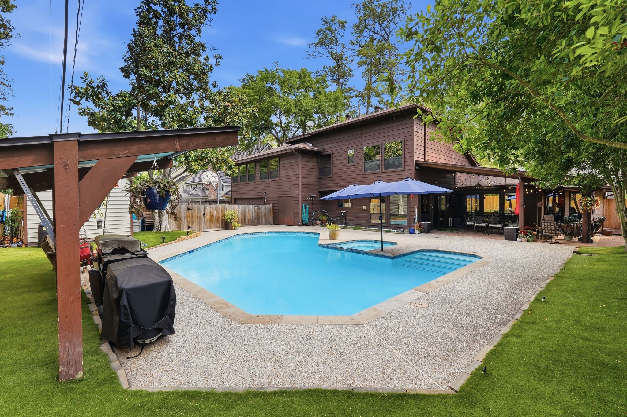 15007 Benfer Road Houston, TX 77069 - Photo 36 of 42 Artificial Turf make yard maintenance effortless!