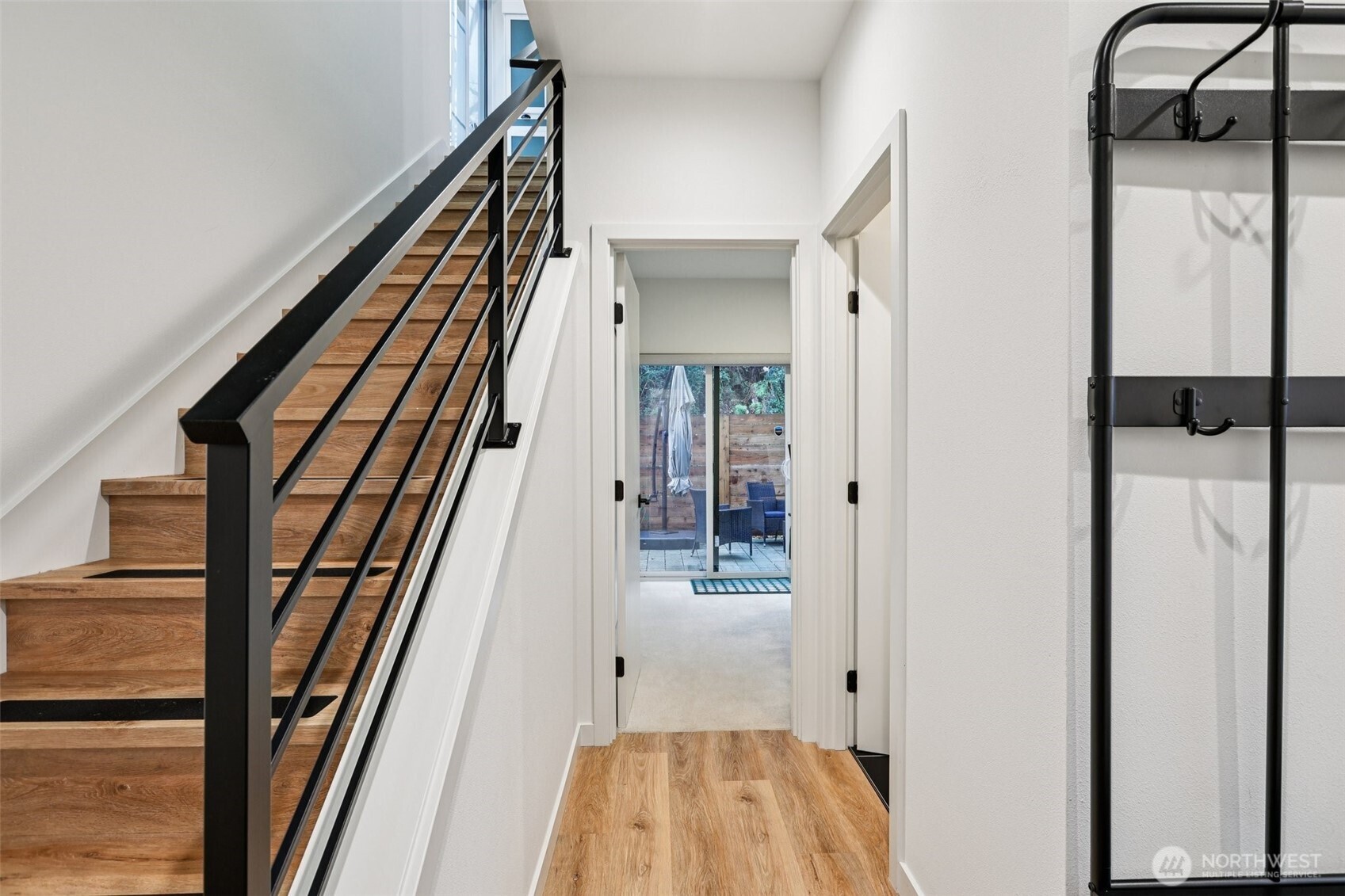 9302 Sturtevant Avenue South Seattle, WA 98118 - Photo 4 of 32