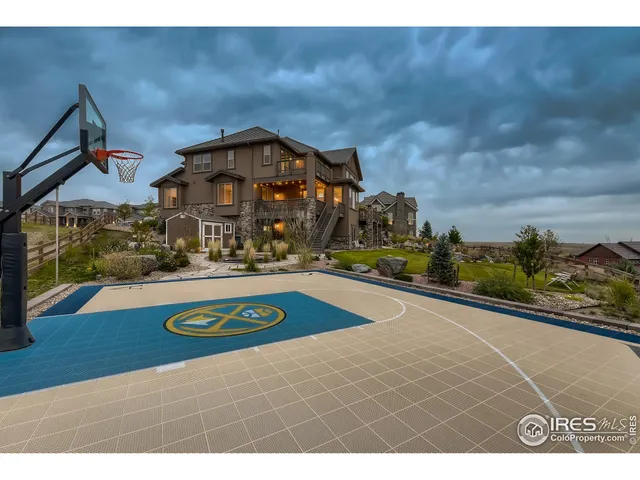 a view of a outdoor space