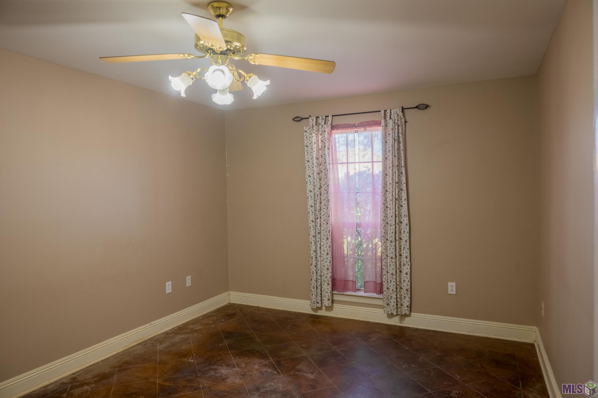 12 Cobblestone West Houma, LA 70360 - Photo 6 of 9