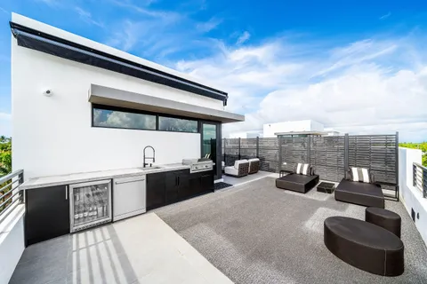$2,475,000 | 11501 Old Ocean Boulevard, Ocean Ridge, FL 33435