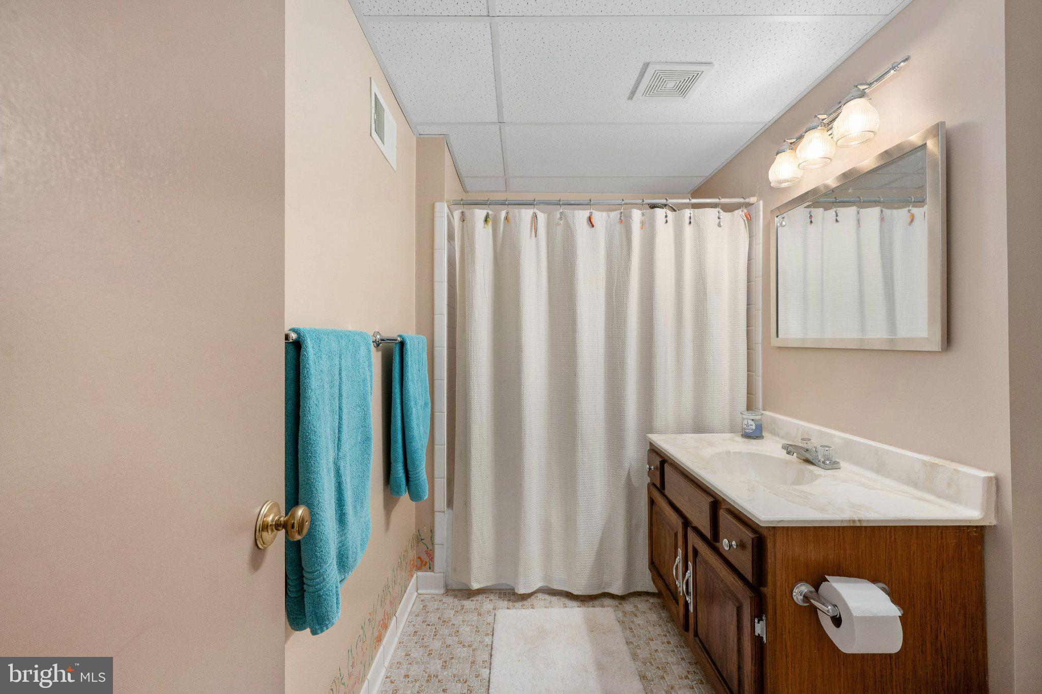 279 Harbor Drive Reedville, VA 22539 - Photo 53 of 97 Your guests or teen would love this full bath