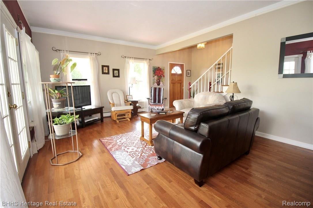 12620 South Bancroft Road Morrice, MI 48857 - Photo 4 of 41 Living room