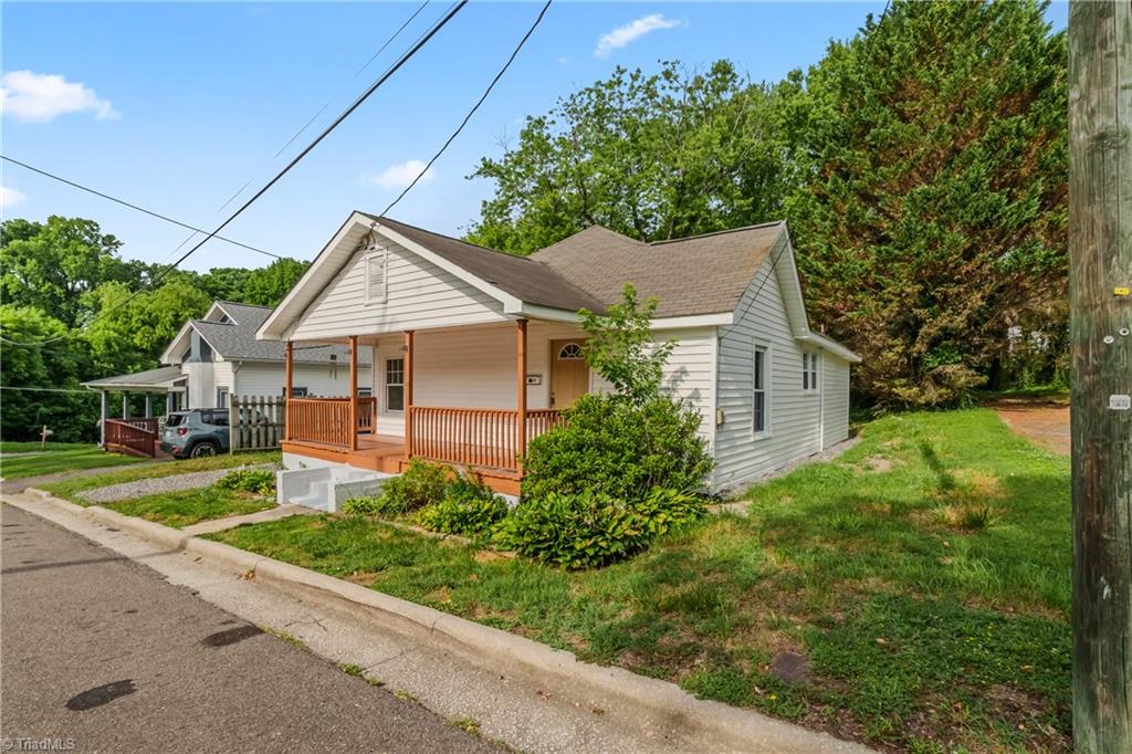 413 Junction Street Mount Airy, NC 27030 - Photo 3 of 30