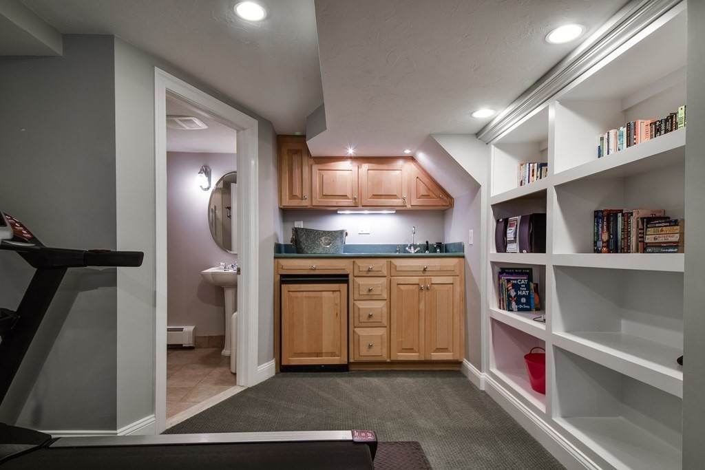 7 Elizabeth Road Hopkinton, MA 01748 - Photo 31 of 42 Gallery Image 31