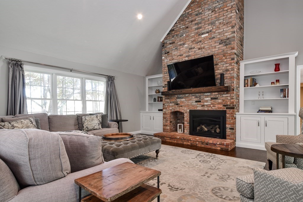 7 Elizabeth Road Hopkinton, MA 01748 - Photo 9 of 42 Gallery Image 9