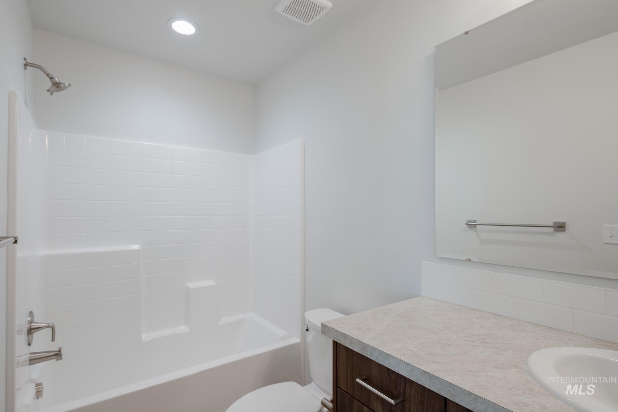 1613 Covington Street Middleton, ID 83644 - Photo 22 of 25 Full bathroom with shower / washtub combination and vanity