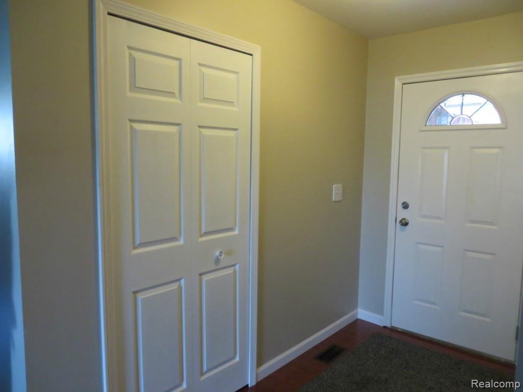 44768 Hanford Road Canton, MI 48187 - Photo 2 of 22