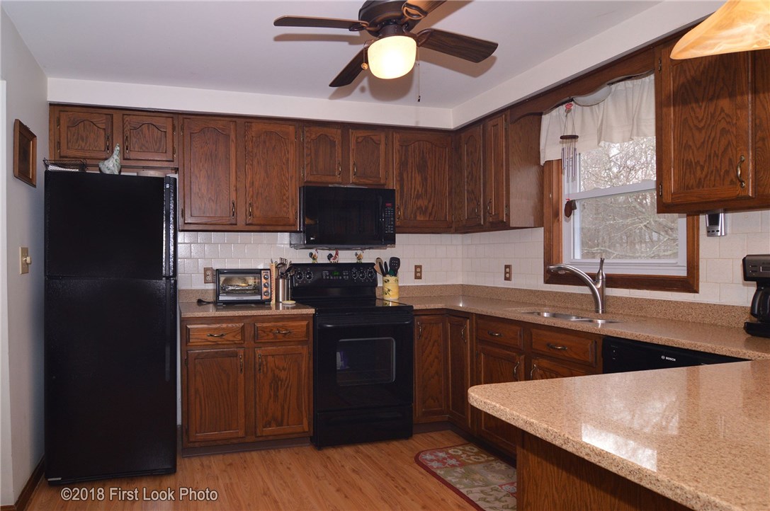 844 E Road Tiverton, RI 02878 - Photo 5 of 35