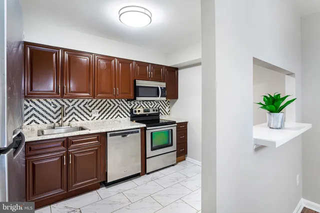 $2,250 | 6155 Edsall Road, Unit B, Alexandria, VA 22304