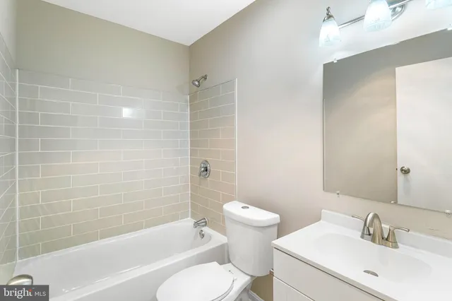 $2,250 | 6155 Edsall Road, Unit B, Alexandria, VA 22304