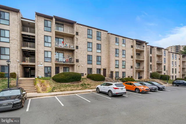 $2,250 | 6155 Edsall Road, Unit B, Alexandria, VA 22304