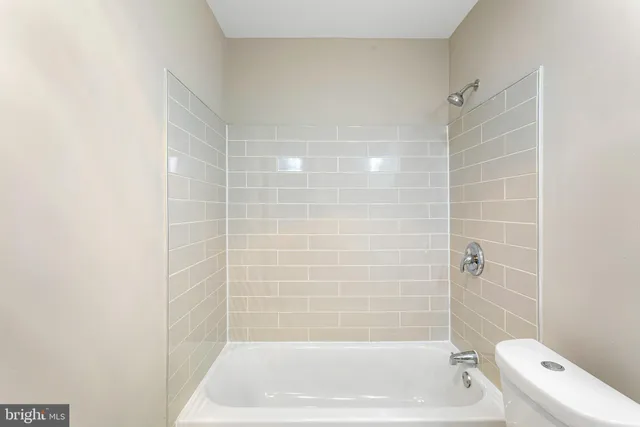 $2,250 | 6155 Edsall Road, Unit B, Alexandria, VA 22304