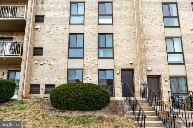 $2,250 | 6155 Edsall Road, Unit B, Alexandria, VA 22304
