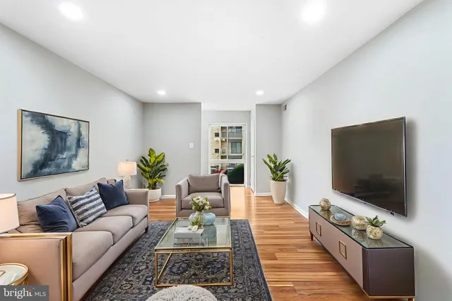 $2,250 | 6155 Edsall Road, Unit B, Alexandria, VA 22304