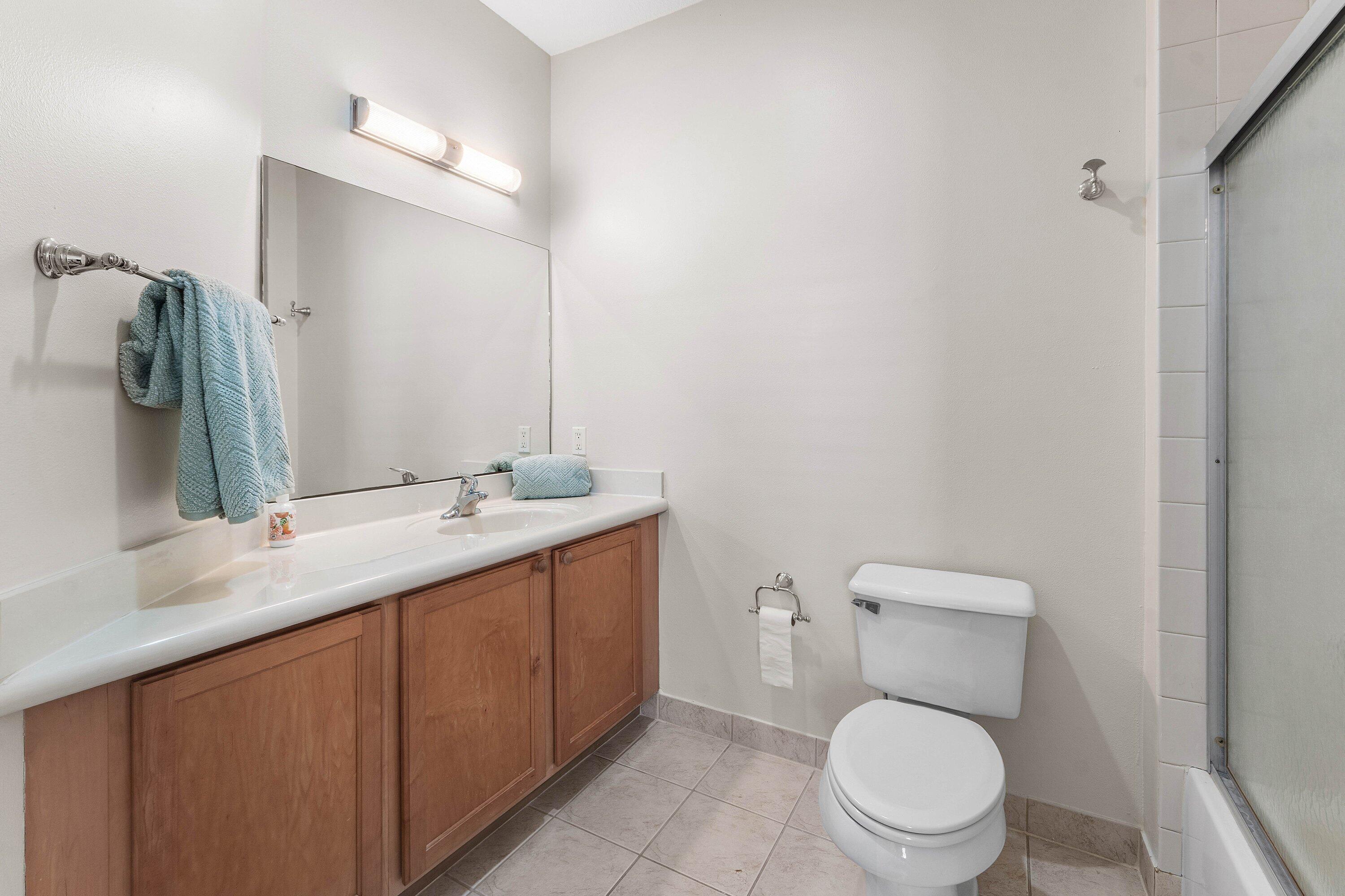 1808 Sonrisa Street Riviera Beach, FL 33404 - Photo 10 of 17 Bathroom