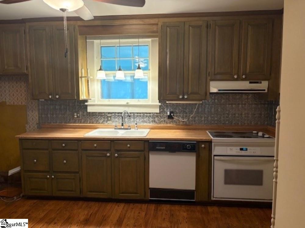 9016 Augusta Road Pelzer, SC 29669 - Photo 3 of 24