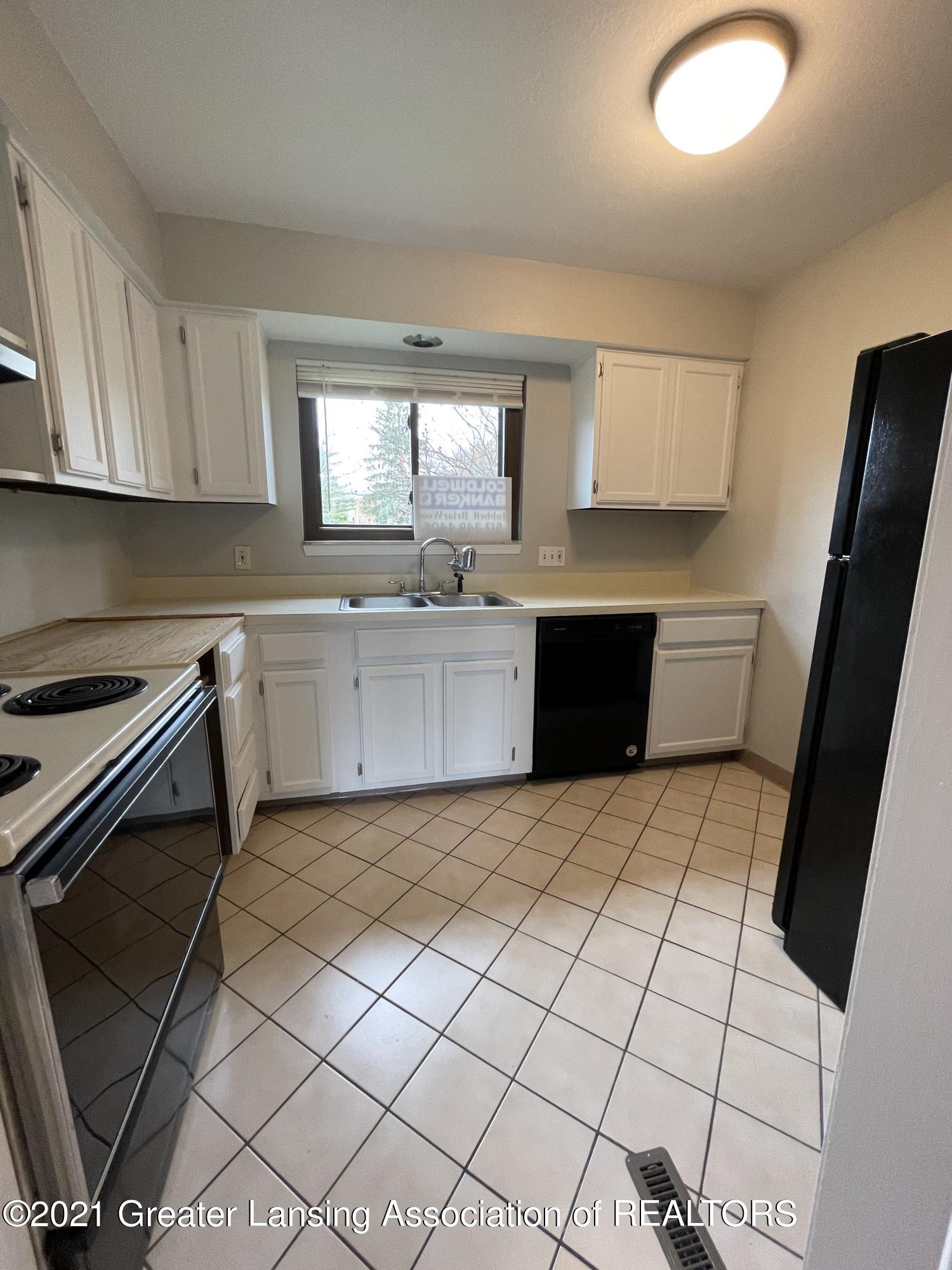 1738 Maple Ridge Road, Unit 80 Haslett, MI 48840 - Photo 7 of 17 IMG_2300