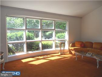 9215 Burbank Road Philadelphia, PA 19115 - Photo 2 of 8 Living Room