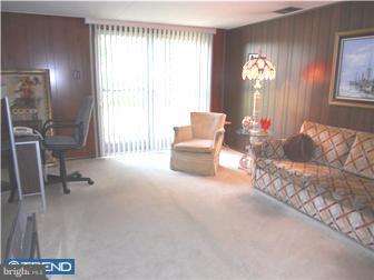 9215 Burbank Road Philadelphia, PA 19115 - Photo 5 of 8 Family Room