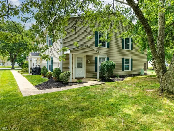 $145,000 | 277 Canterbury Lane, Unit D34, Medina, OH 44256
