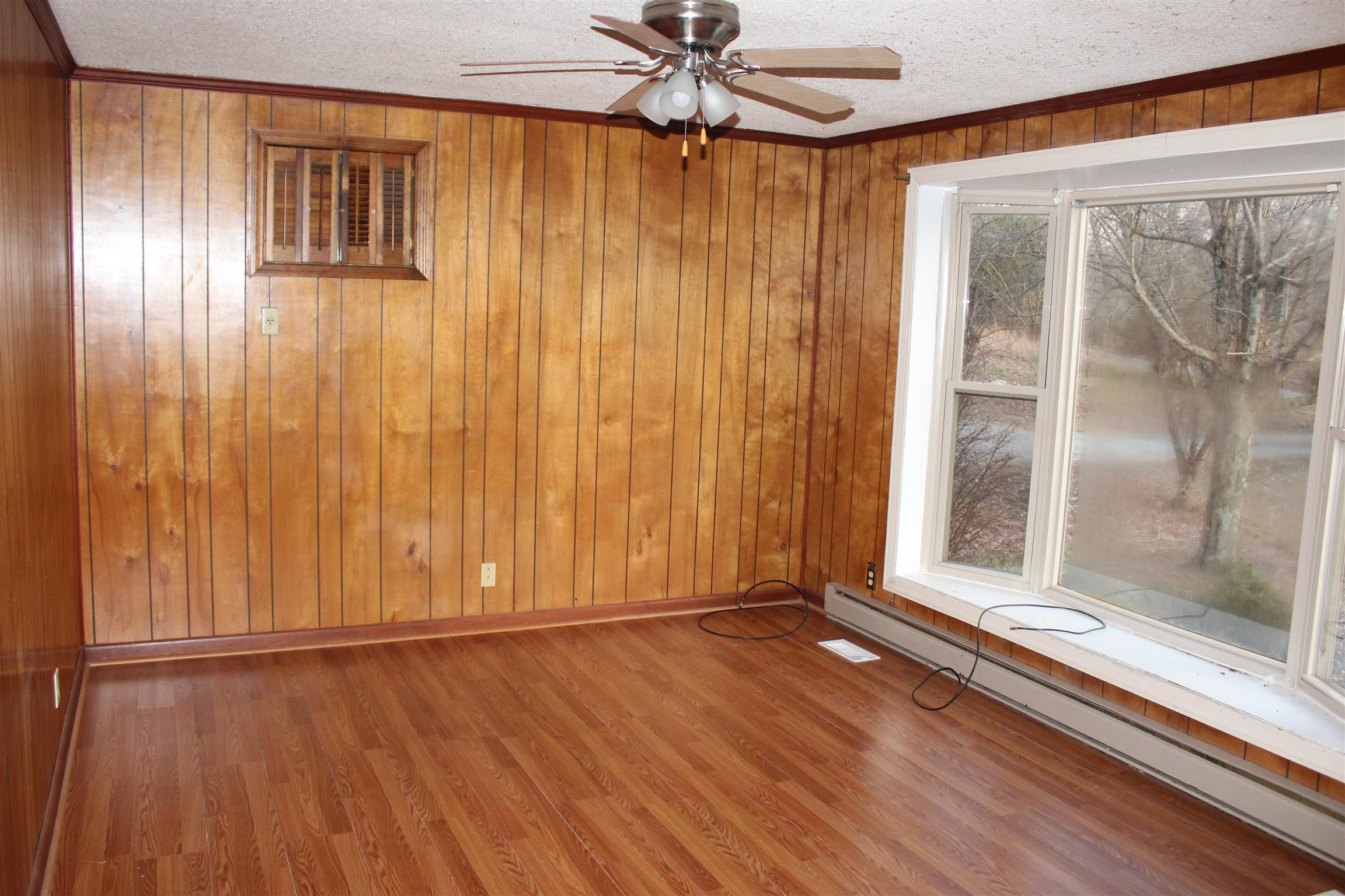 3006 West County Farm Road Springfield, TN 37172 - Photo 4 of 16 Living room with bay window