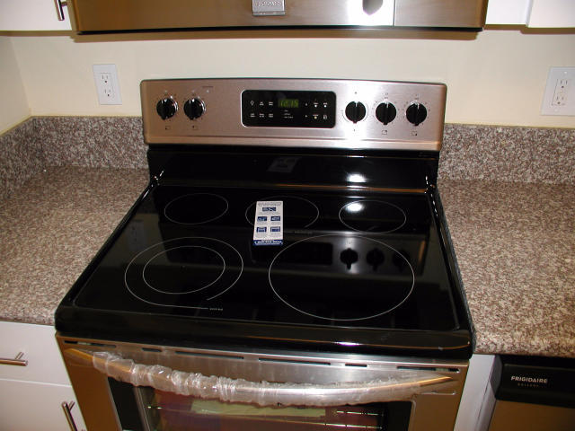 762 High Point Boulevard North, Unit D Delray Beach, FL 33445 - Photo 12 of 43 a close view of stove
