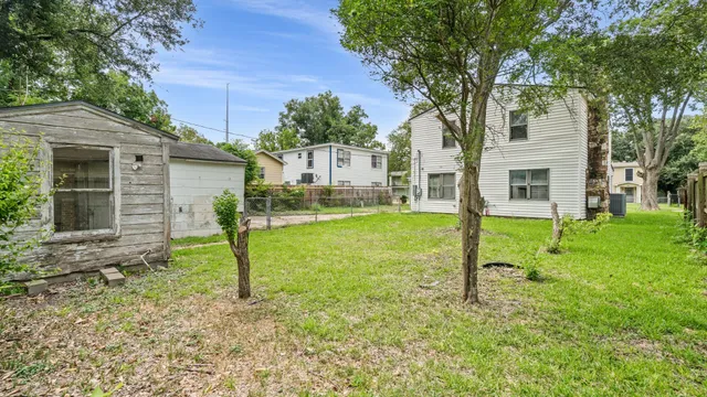 a view of a house with a backyard