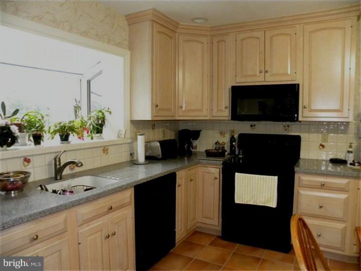 319 Southcroft Road Springfield, PA 19064 - Photo 8 of 24 a kitchen with a sink stove and microwave