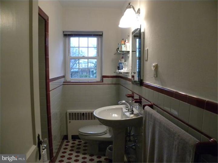 319 Southcroft Road Springfield, PA 19064 - Photo 10 of 24 a bathroom with a sink a toilet and a mirror