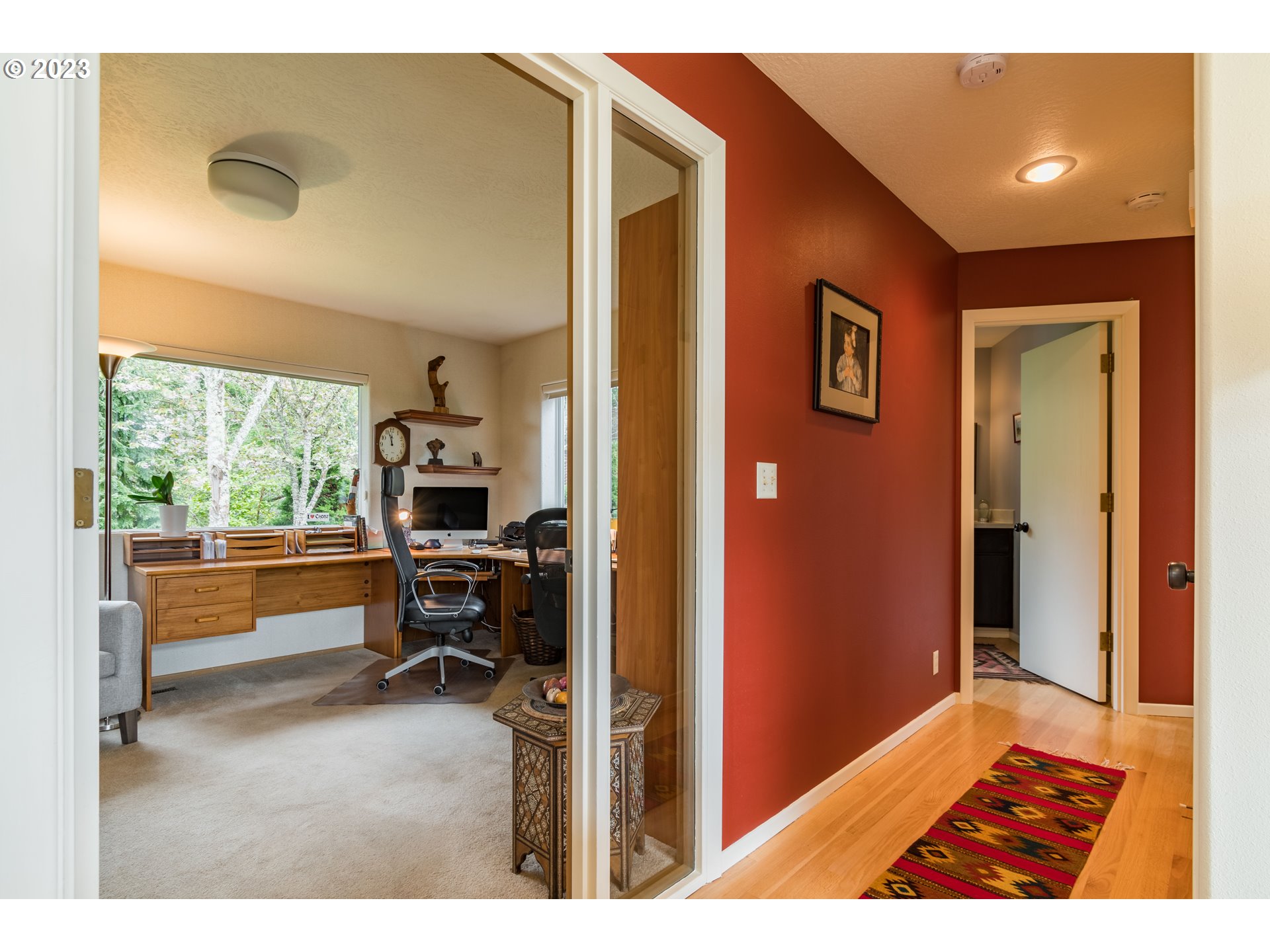 84984 Appletree Drive Eugene, OR 97405 - Photo 23 of 48 a workspace with furniture and a window