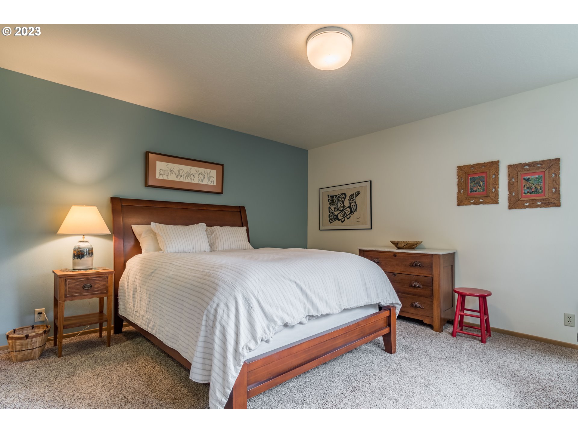 84984 Appletree Drive Eugene, OR 97405 - Photo 41 of 48 a bedroom with a bed a lamp and a desk