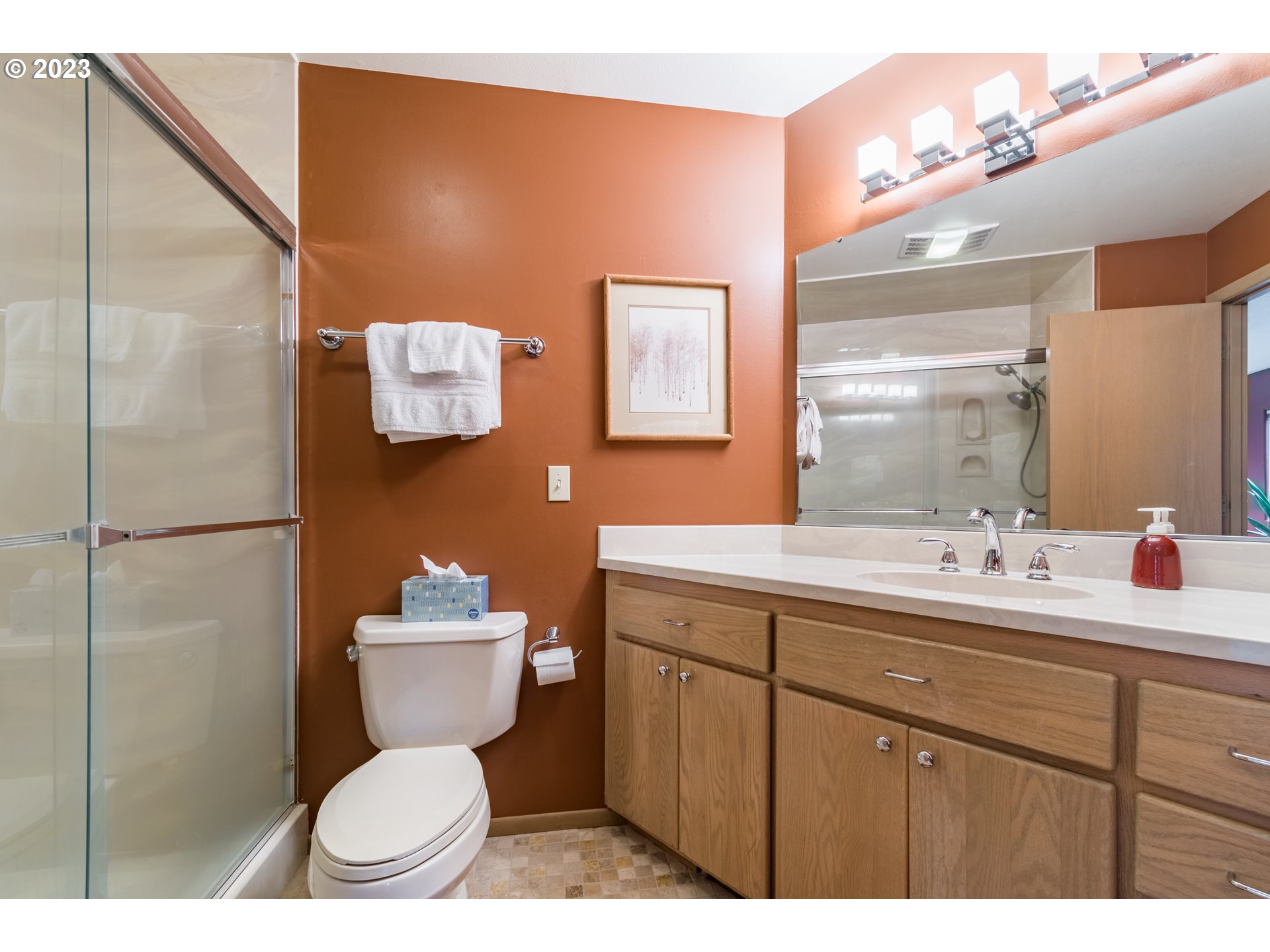 84984 Appletree Drive Eugene, OR 97405 - Photo 44 of 48 a bathroom with a toilet sink and mirror
