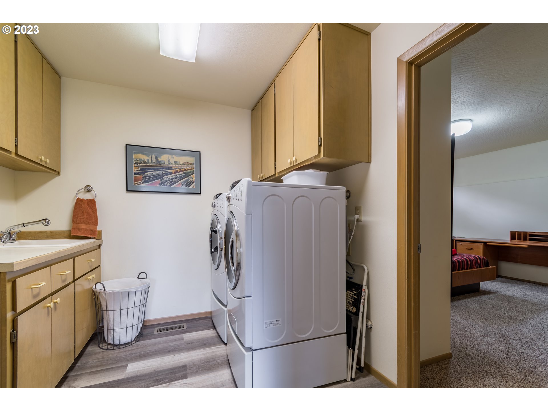 84984 Appletree Drive Eugene, OR 97405 - Photo 46 of 48 a kitchen with a refrigerator and a stove